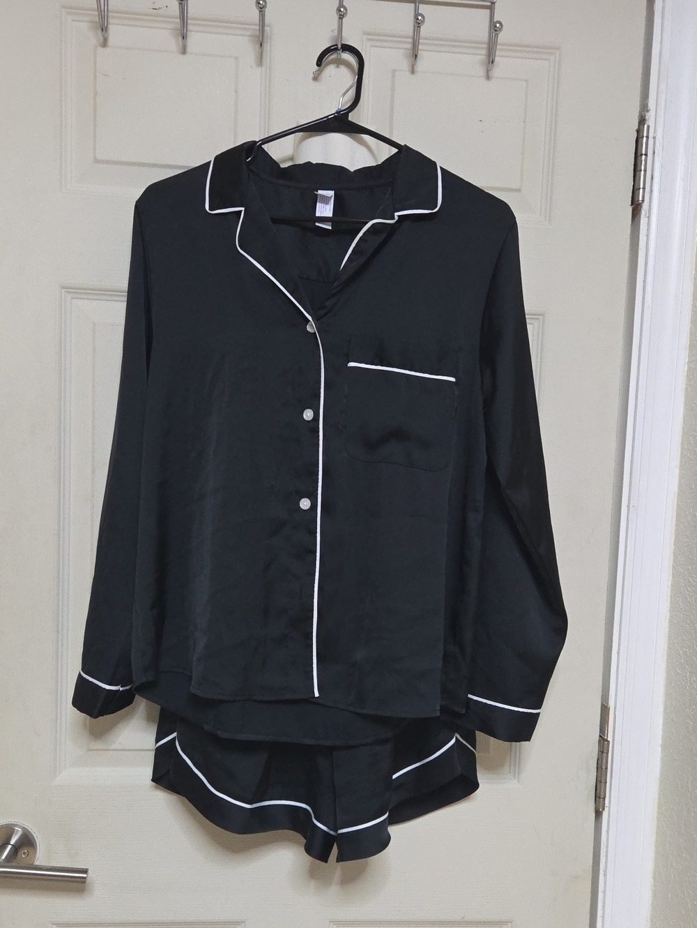 Stars above Black Satin Pajama Set with White Piping Small Sz [1433]]